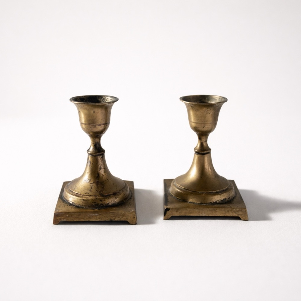SET OF 2 GORGEOUS‎ VINTAGE BRASS CANDLE STICKS - SHORT W/ SQUARE BASES
